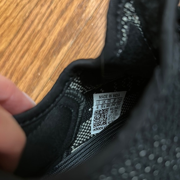 Adidas Black Sneakers Yeezy Boost 350 V2 - Picture 8 of 9